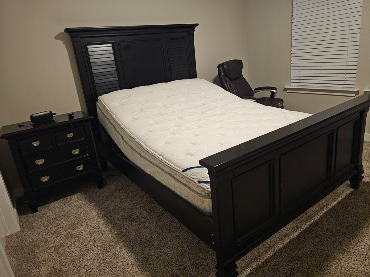 Queen Bed with Remote-Controlled Adjustable Base & Mattress - D98