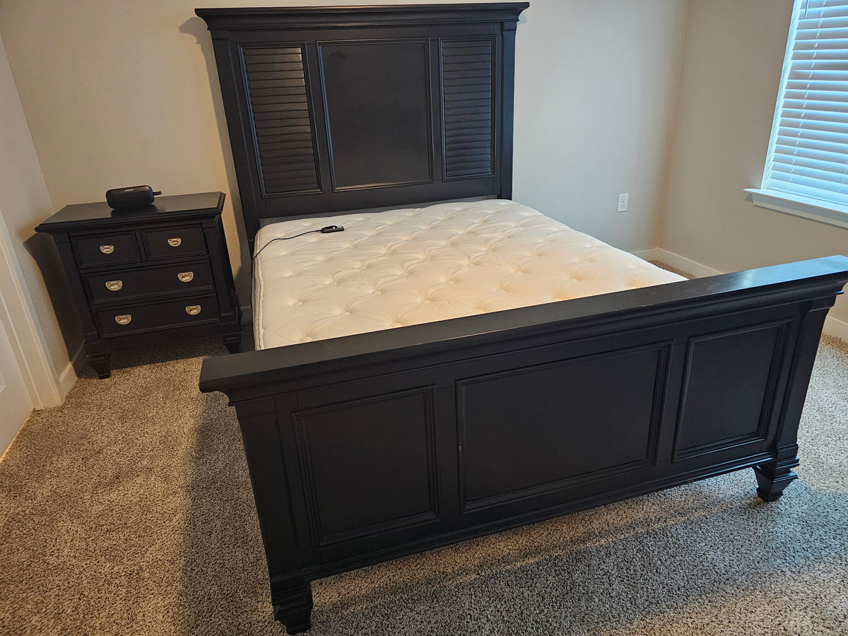 Queen Bed with Remote-Controlled Adjustable Base & Mattress - D98