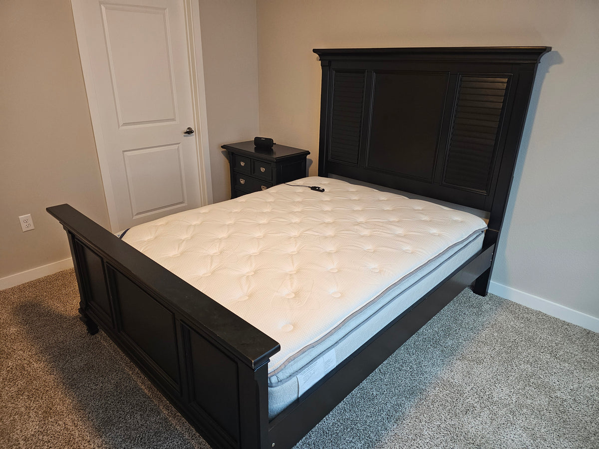 Queen Bed with Remote-Controlled Adjustable Base & Mattress - D98