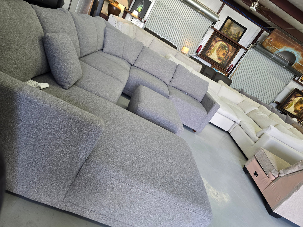 Thomasville Cayson 4-Piece Fabric Sectional with Chaise & Ottoman - D107