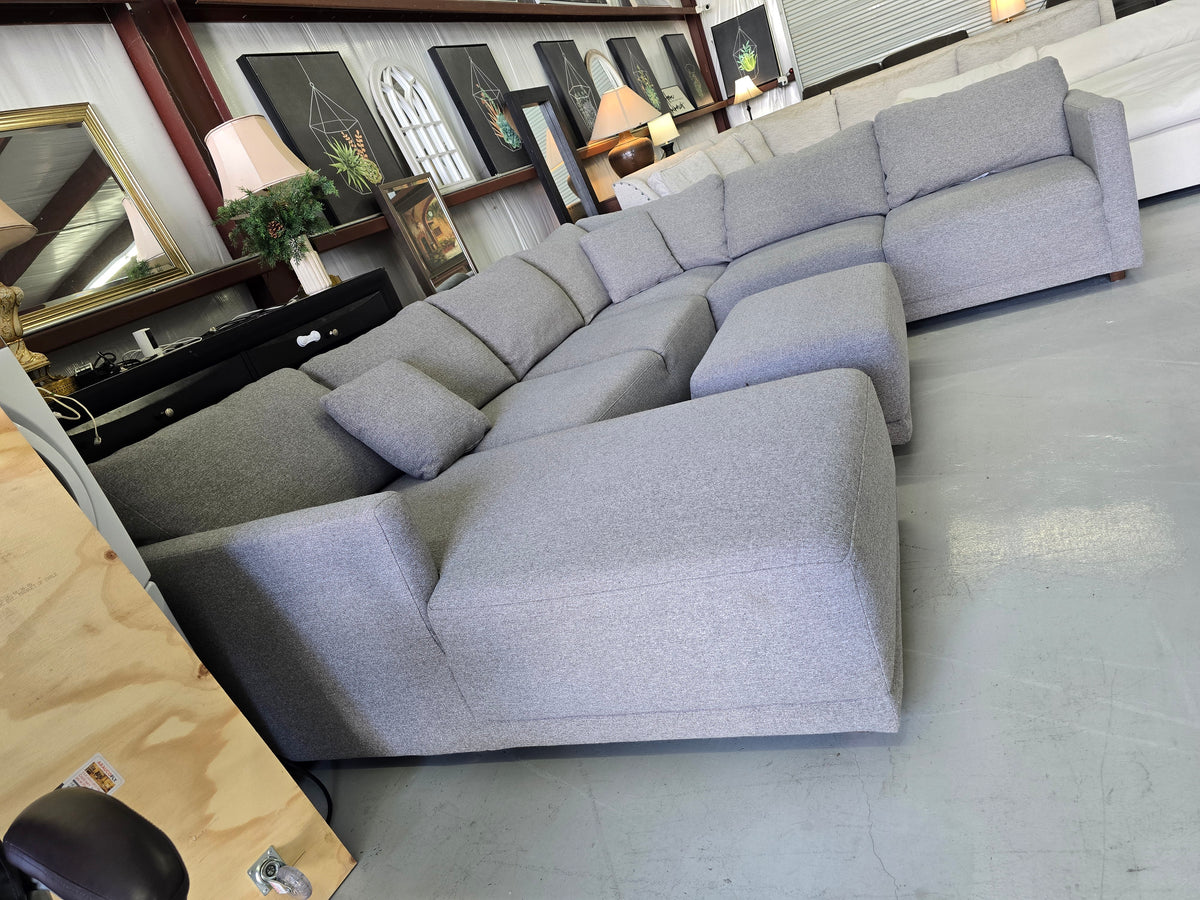 Thomasville Cayson 4-Piece Fabric Sectional with Chaise & Ottoman - D107