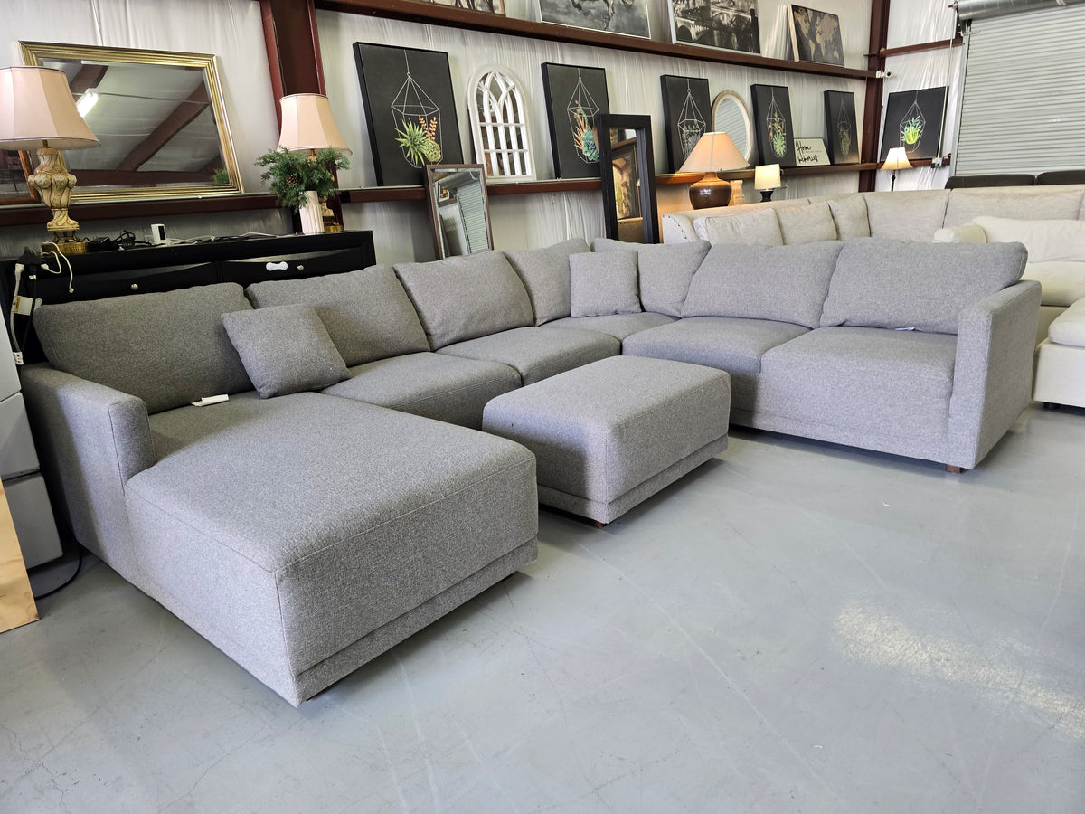 Thomasville Cayson 4-Piece Fabric Sectional with Chaise & Ottoman - D107