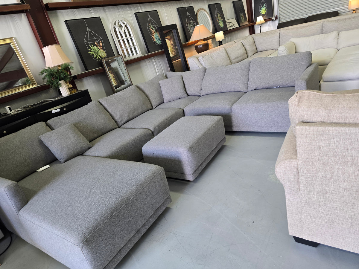 Thomasville Cayson 4-Piece Fabric Sectional with Chaise & Ottoman - D107