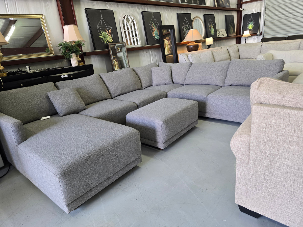 Thomasville Cayson 4-Piece Fabric Sectional with Chaise & Ottoman - D107