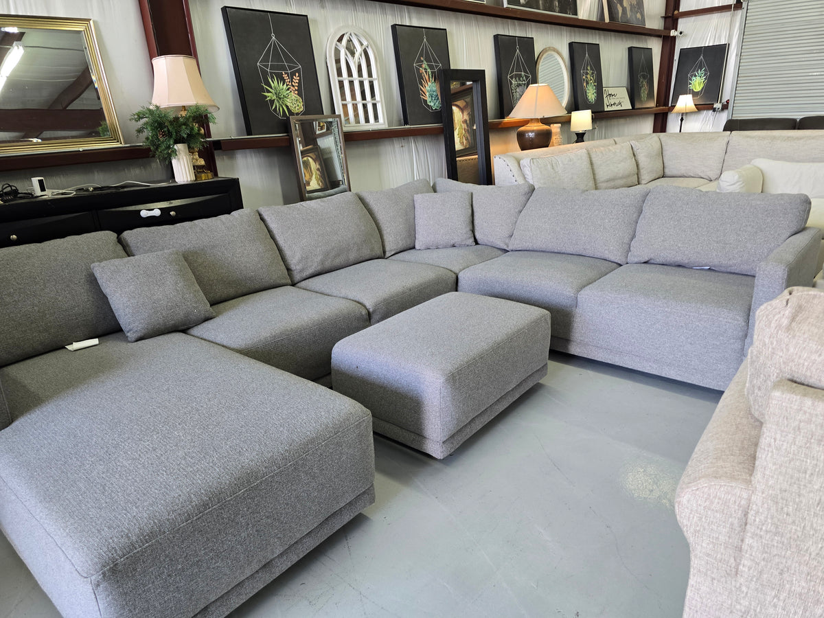 Thomasville Cayson 4-Piece Fabric Sectional with Chaise & Ottoman - D107