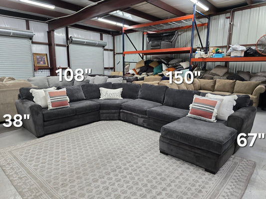 Havertys gray Sectional With Chase 🚛 FAST SAME DAY DELIVERY! 🚚