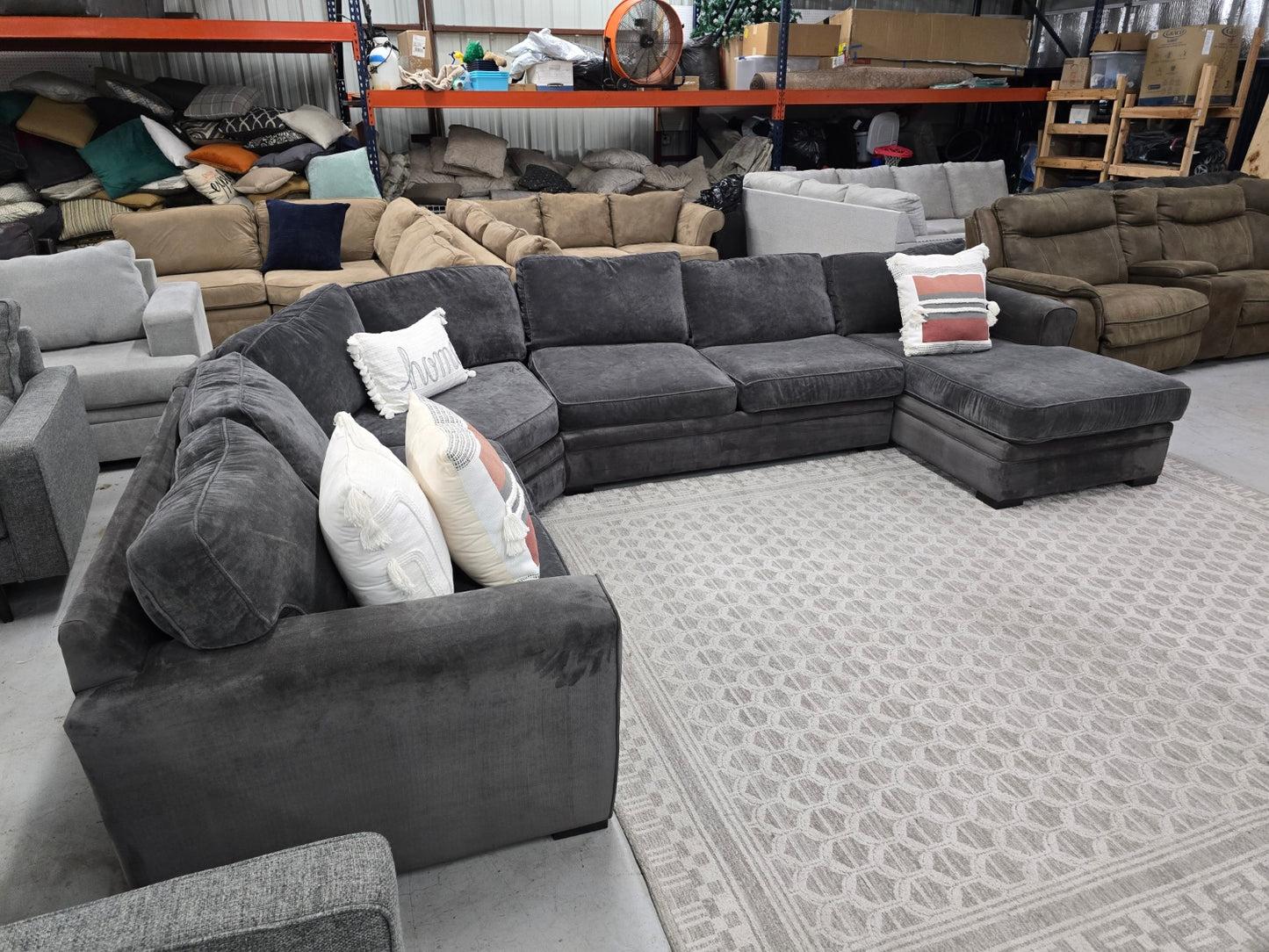 Havertys gray Sectional With Chase 🚛 FAST SAME DAY DELIVERY! 🚚