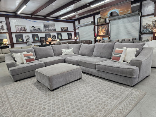 Oversized Gray Sectional Couch with Deep seats & comes w/ottoman 🚛 FAST SAME DAY DELIVERY! 🚚