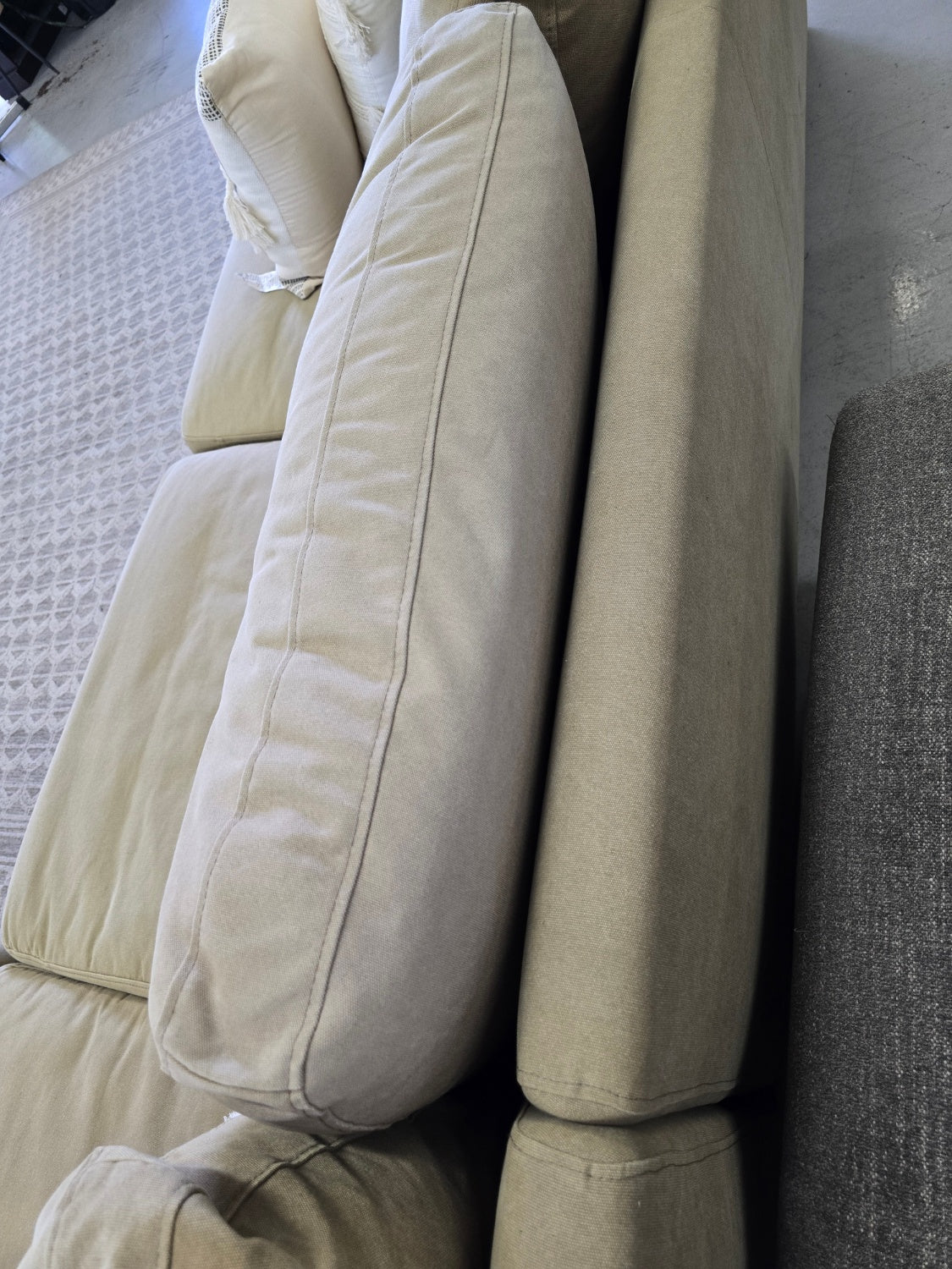 Beige Sectional Couch 🚛 FAST SAME DAY DELIVERY! 🚚