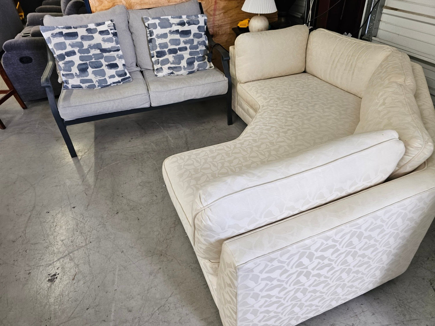 Mid Century Modern Couch  🚛 GET IT DELIVERED TODAY! 🚚