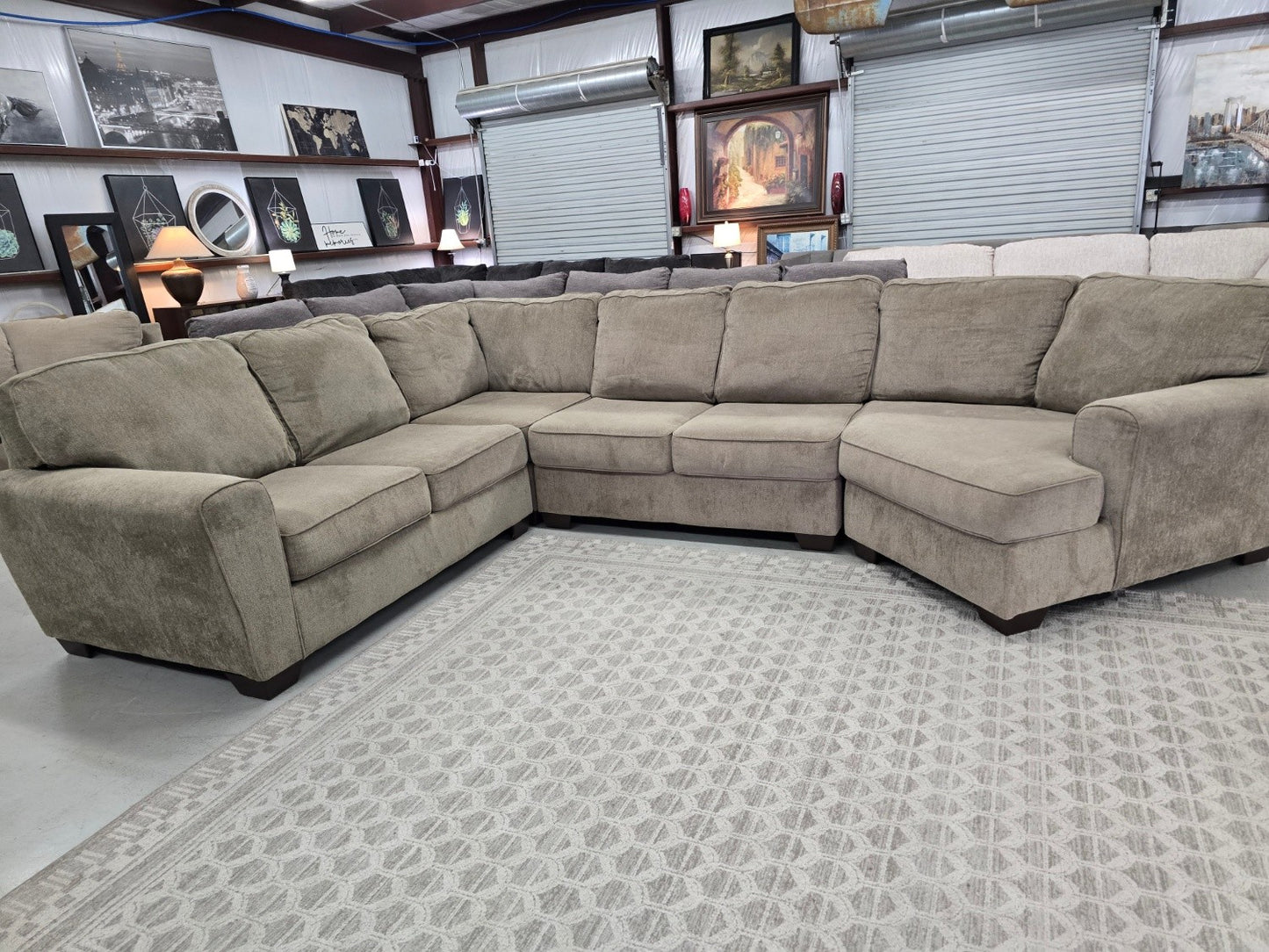 Light Brown Sectional Couch in great condition 🚛 FAST SAME DAY DELIVERY! 🚚