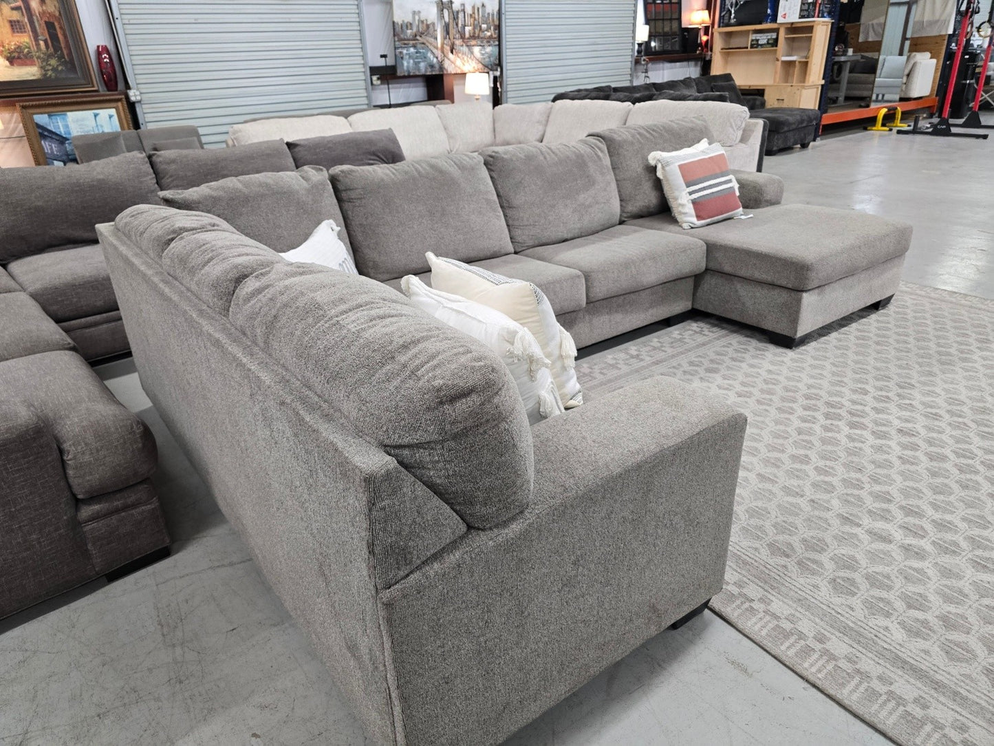 Light Gray U-Shaped Sectional Couch with 🚛 FAST SAME DAY DELIVERY! 🚚