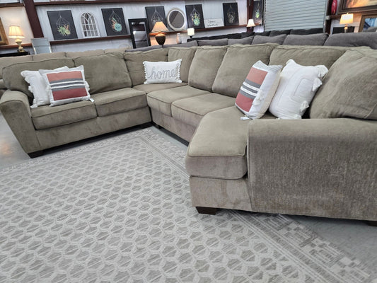 Light Brown Sectional Couch in great condition 🚛 FAST SAME DAY DELIVERY! 🚚