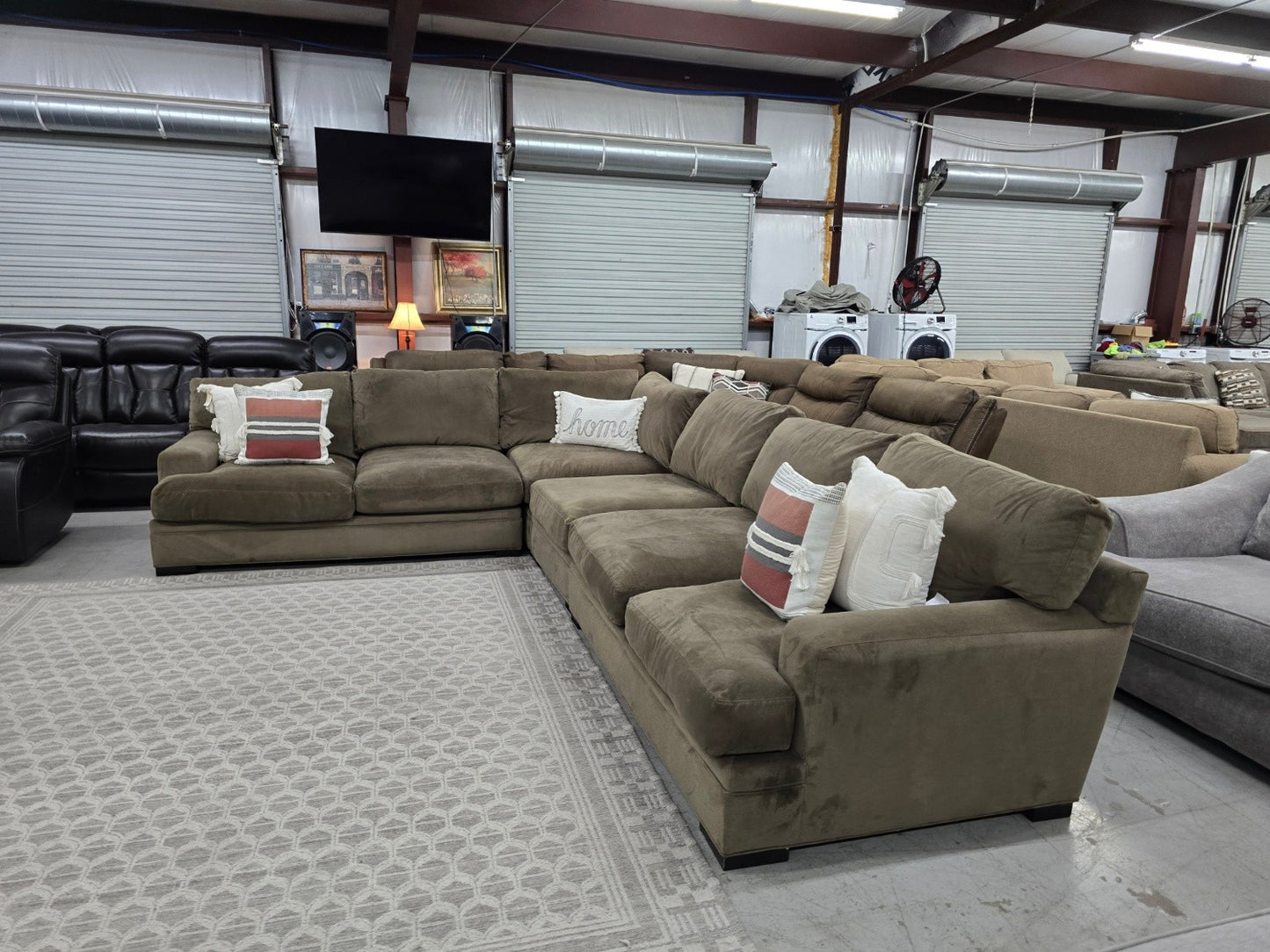 Comfy brown sectional couch with 🚛 FAST SAME DAY DELIVERY! 🚚