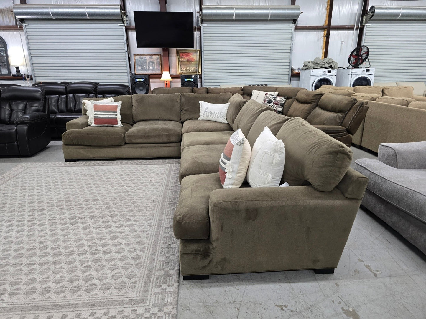 Comfy brown sectional couch with 🚛 FAST SAME DAY DELIVERY! 🚚