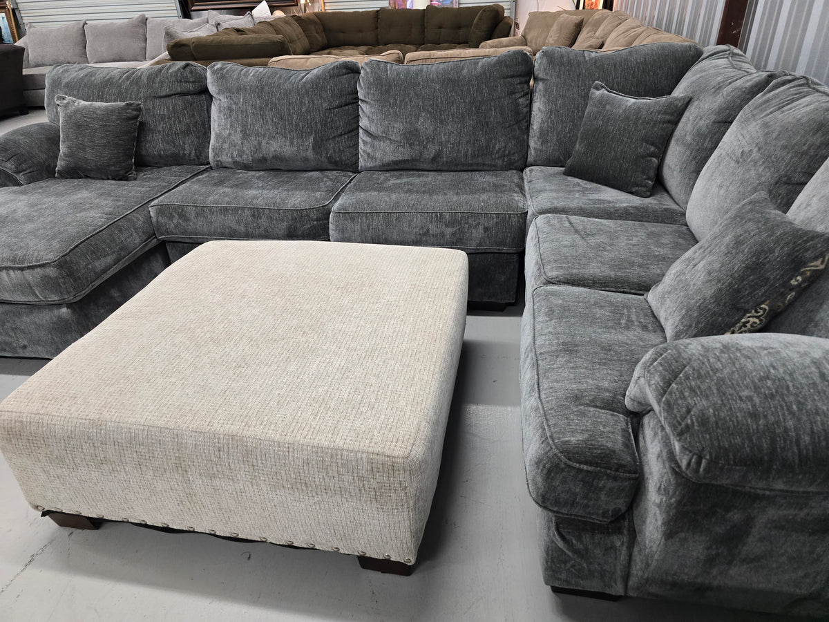 Cozy Gray U-Shaped Sectional Couch with Beige Ottoman - D103