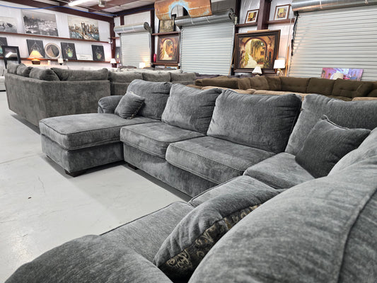 Gorgeous Gray U-Shaped Sectional Couch – D103