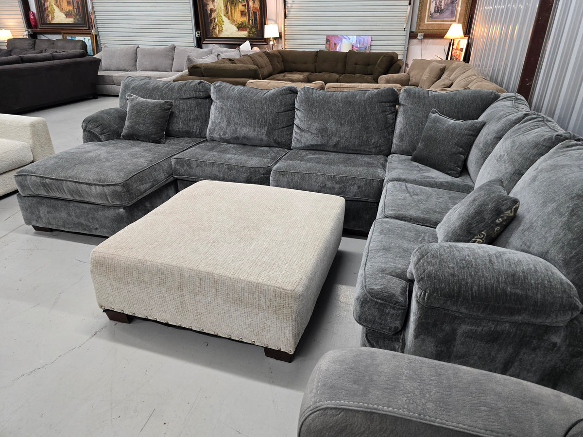 Cozy Gray U-Shaped Sectional Couch with Beige Ottoman - D103